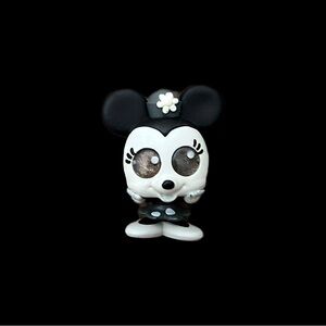 Disney Doorables: Series 6 Limited Edition Figurine – Black & White Minnie Mouse